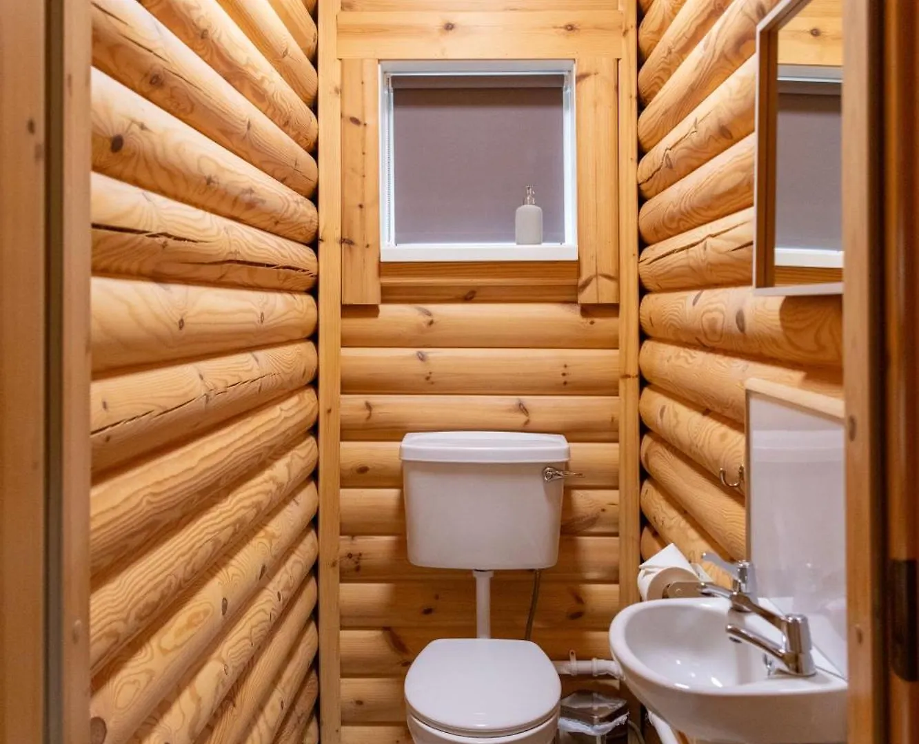 Quail Lodge - Nordic Log Cabin 셀비 펜션