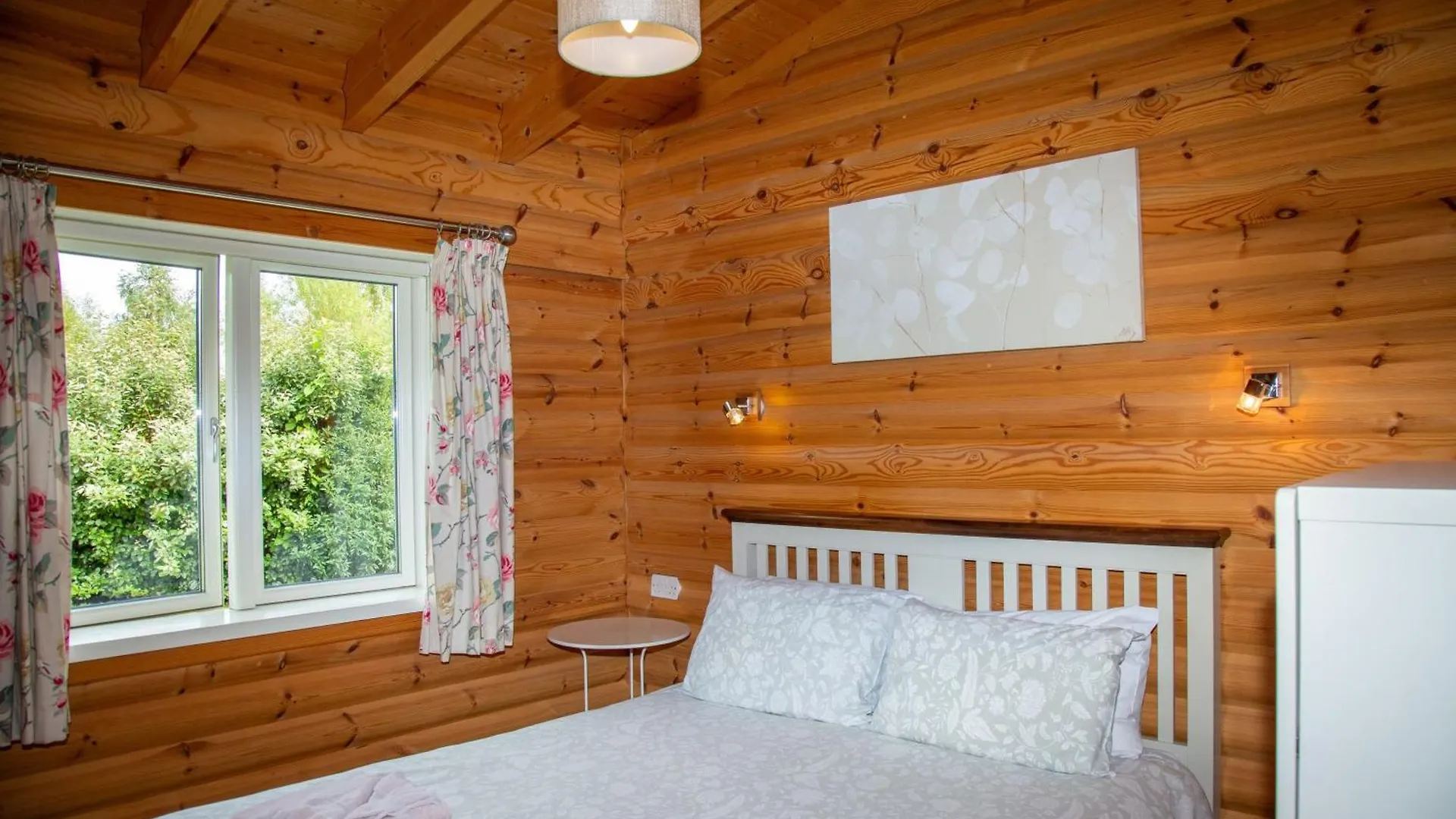 펜션 Quail Lodge - Nordic Log Cabin 셀비