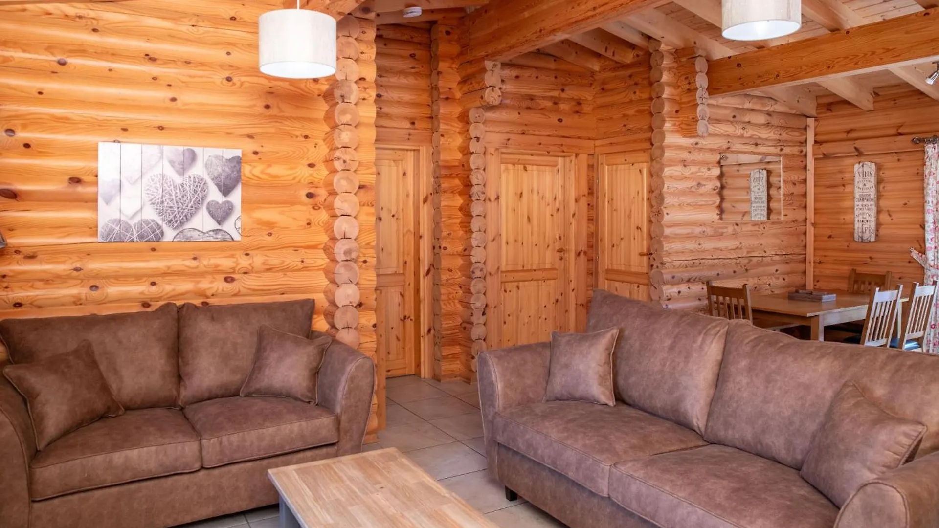 펜션 Quail Lodge - Nordic Log Cabin 셀비