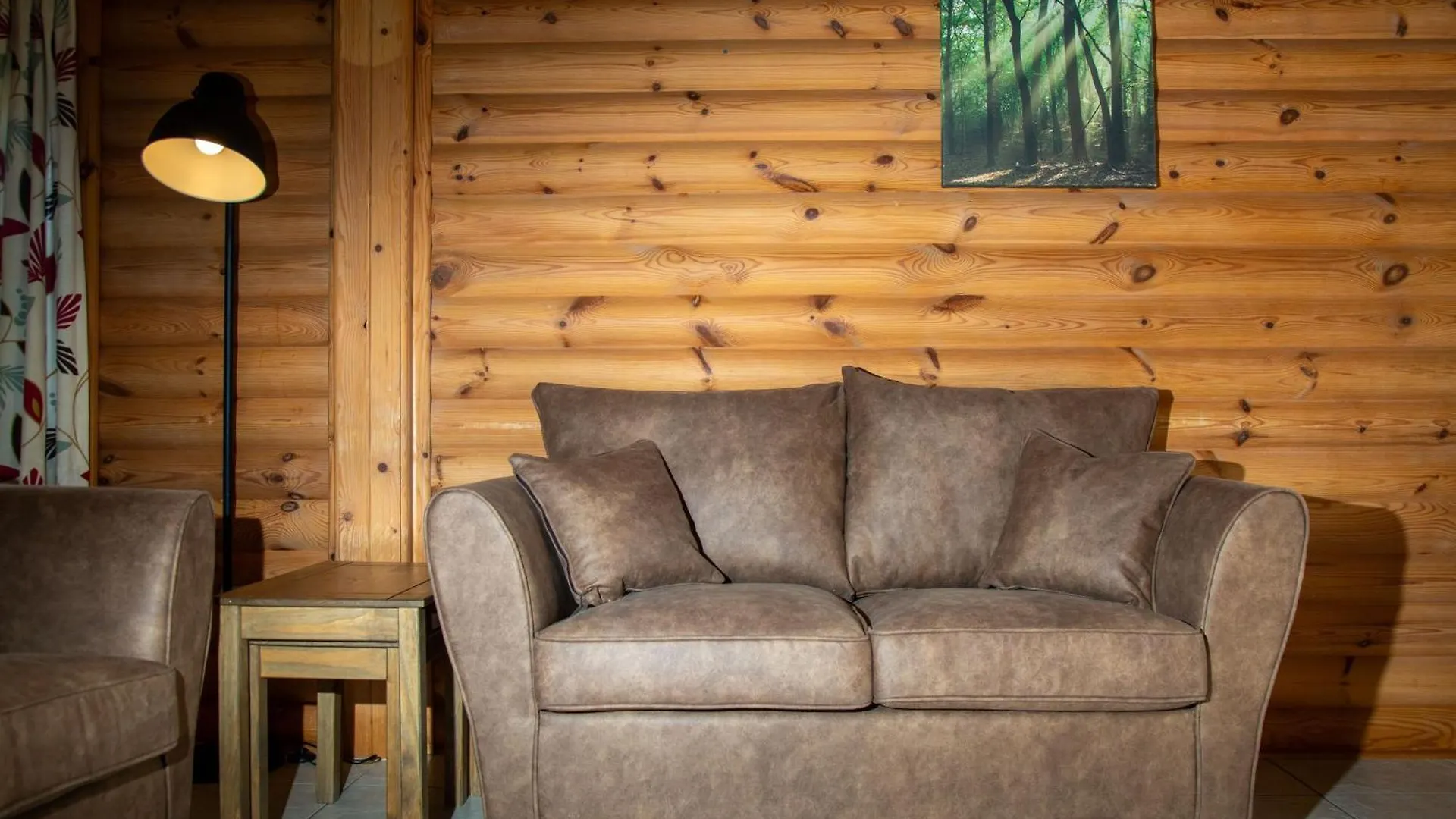 Quail Lodge - Nordic Log Cabin 셀비