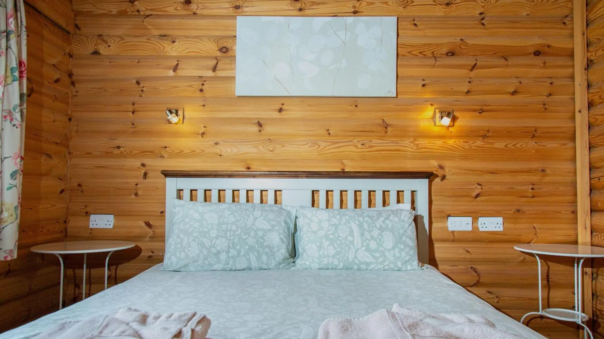 Quail Lodge - Nordic Log Cabin 셀비